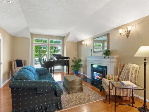 3012 Sw Mawrcrest Avenue Gresham OR 97080