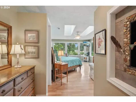 14421 Clackamas River Drive Oregon City OR 97045