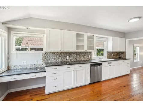 641 Ne 70th Avenue Portland OR 97213