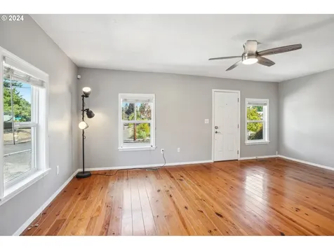 641 Ne 70th Avenue Portland OR 97213