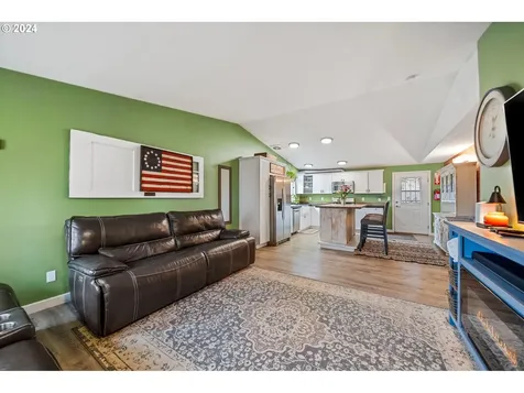 902 N Railroad Avenue Ridgefield WA 98642