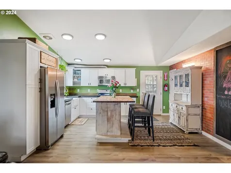 902 N Railroad Avenue Ridgefield WA 98642