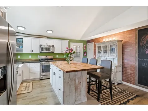 902 N Railroad Avenue Ridgefield WA 98642