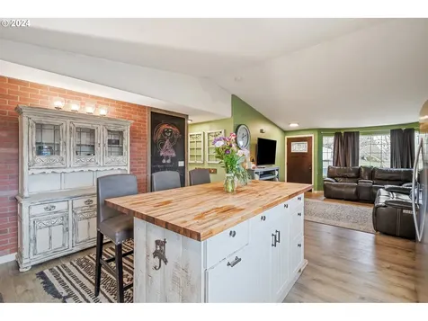 902 N Railroad Avenue Ridgefield WA 98642
