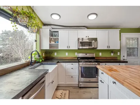 902 N Railroad Avenue Ridgefield WA 98642