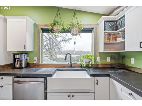902 N Railroad Avenue Ridgefield WA 98642