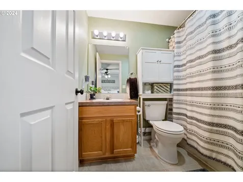 902 N Railroad Avenue Ridgefield WA 98642