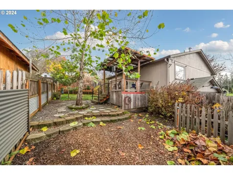 902 N Railroad Avenue Ridgefield WA 98642