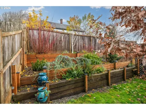 902 N Railroad Avenue Ridgefield WA 98642