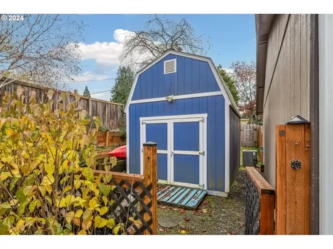 902 N Railroad Avenue Ridgefield WA 98642