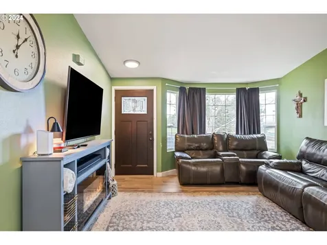 902 N Railroad Avenue Ridgefield WA 98642
