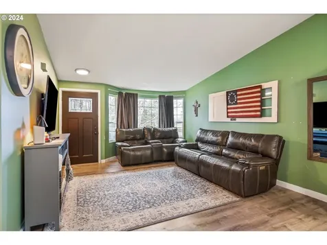 902 N Railroad Avenue Ridgefield WA 98642