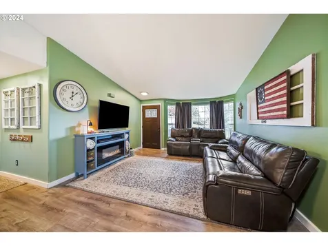 902 N Railroad Avenue Ridgefield WA 98642
