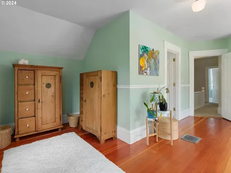 4504 Se Clay Street Portland OR 97215