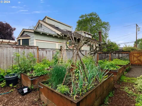 4504 Se Clay Street Portland OR 97215