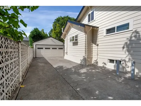 3329 SE Steele Street Portland OR 97202
