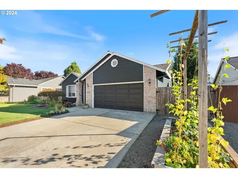 6412 SE Maple Street Hillsboro OR 97123
