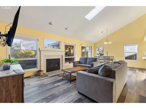 6412 SE Maple Street Hillsboro OR 97123