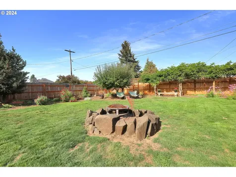 684 Mallard Avenue Springfield OR 97477