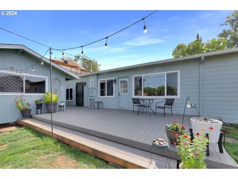 684 Mallard Avenue Springfield OR 97477