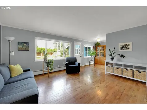684 Mallard Avenue Springfield OR 97477