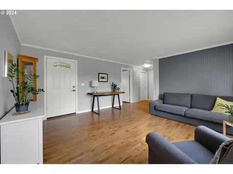 684 Mallard Avenue Springfield OR 97477