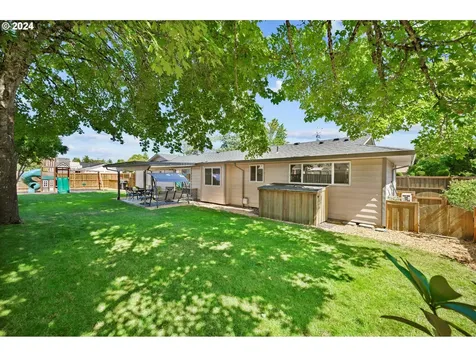 1925 Nw Michelbook Lane Mcminnville OR 97128