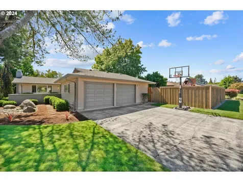 1925 Nw Michelbook Lane Mcminnville OR 97128