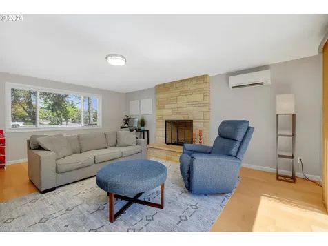 1925 Nw Michelbook Lane Mcminnville OR 97128