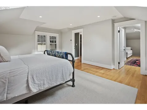 1803 S Riverdale Road Portland OR 97219