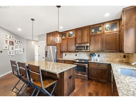 12430 Rogue River Way Oregon City OR 97045