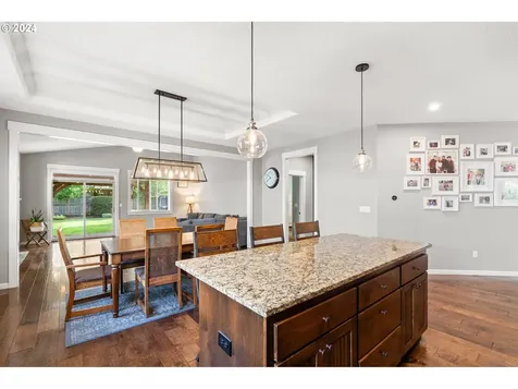 12430 Rogue River Way Oregon City OR 97045