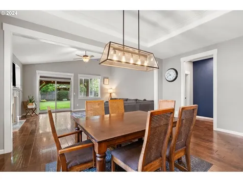 12430 Rogue River Way Oregon City OR 97045
