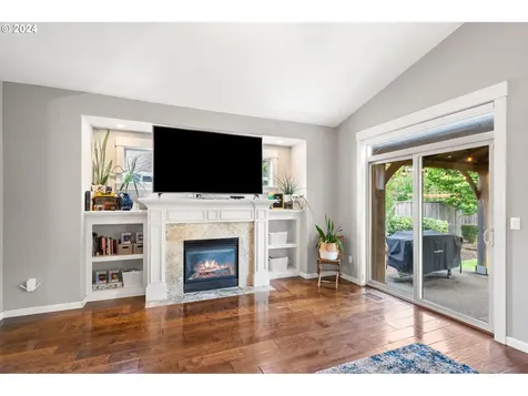12430 Rogue River Way Oregon City OR 97045