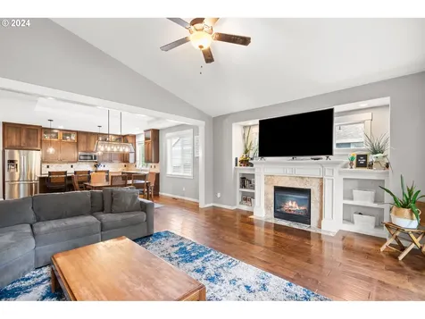12430 Rogue River Way Oregon City OR 97045
