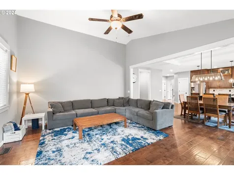 12430 Rogue River Way Oregon City OR 97045