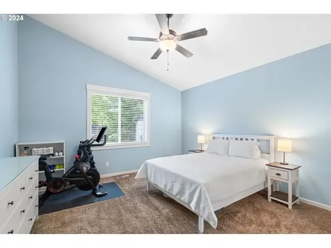 12430 Rogue River Way Oregon City OR 97045