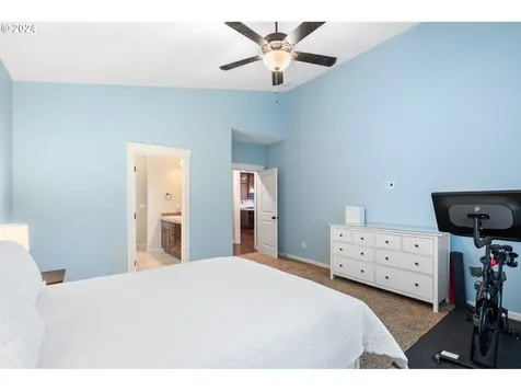 12430 Rogue River Way Oregon City OR 97045
