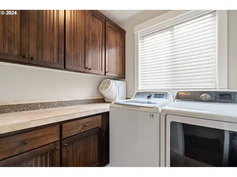 12430 Rogue River Way Oregon City OR 97045