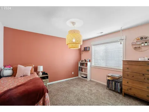 12430 Rogue River Way Oregon City OR 97045