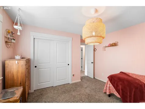 12430 Rogue River Way Oregon City OR 97045