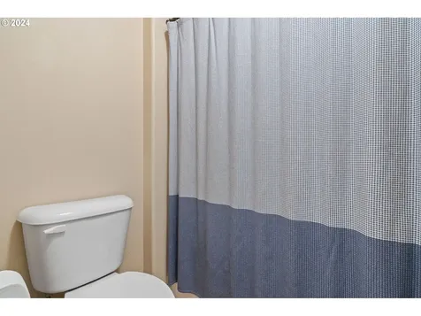 12430 Rogue River Way Oregon City OR 97045