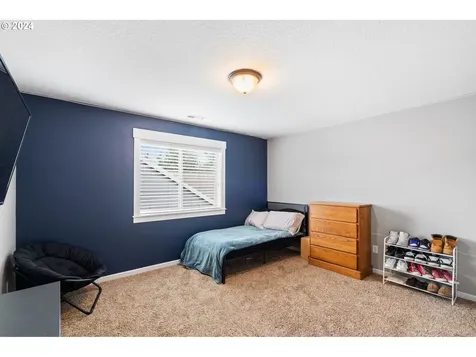 12430 Rogue River Way Oregon City OR 97045