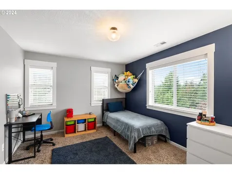 12430 Rogue River Way Oregon City OR 97045