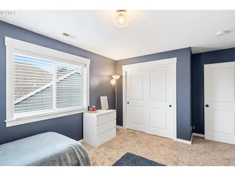 12430 Rogue River Way Oregon City OR 97045