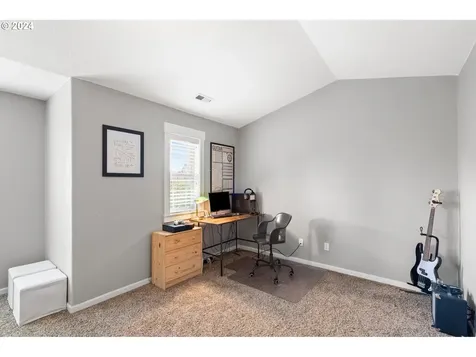12430 Rogue River Way Oregon City OR 97045