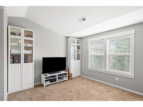 12430 Rogue River Way Oregon City OR 97045