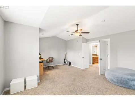 12430 Rogue River Way Oregon City OR 97045