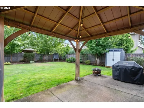 12430 Rogue River Way Oregon City OR 97045