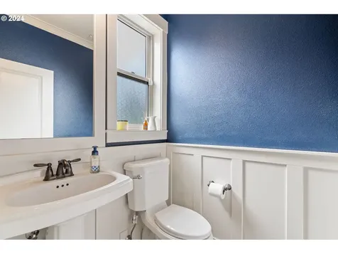 12430 Rogue River Way Oregon City OR 97045
